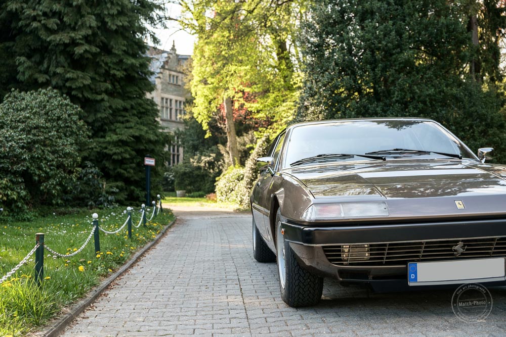ferrari-365-classic-driveway.jpg