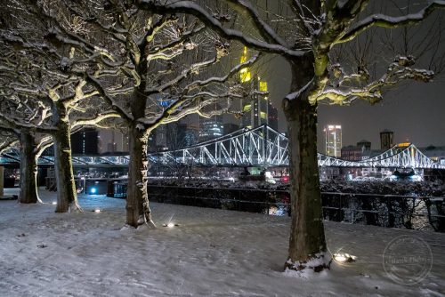 frankfurt im winter mit schnee