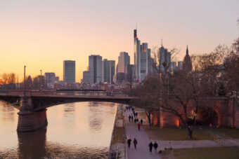 frankfurt winter abend skyline